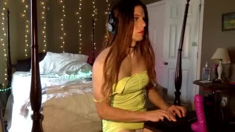 Avynn T Morgan online show from September 21, 2025, 6:53 pm