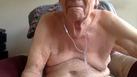 Snapshot of goodgrief12345 chatting on September 18, 2025, 8:11 pm Sweet old guy online show from September 18, 2025, 8:11 pm