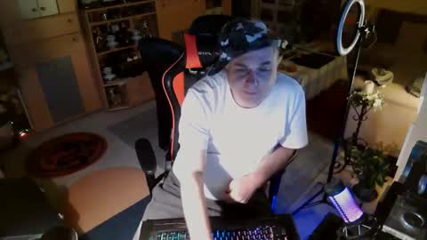 google5001 online show from November 16, 2025, 6:52 am