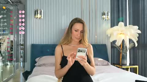 gooodgirlhere online show from April 15, 2026, 2:57 pm