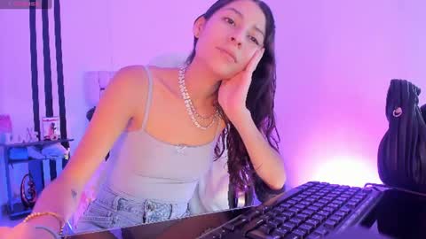 i am Jessi  I love animals and drawing I hope to get along with everyone. XOXO online show from June 25, 2026, 7:29 pm