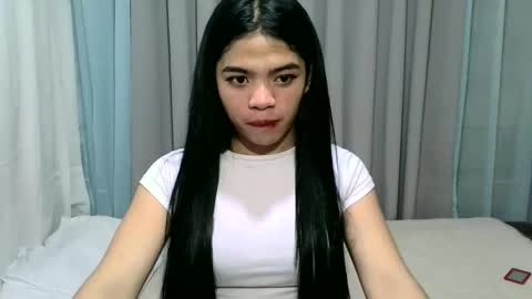 gorgeouspinay_gwen online show from March 23, 2026, 2:21 pm