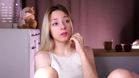 Snapshot of gossip__girl chatting on June 3, 2026, 1:52 am Luna online show from June 3, 2026, 1:52 am