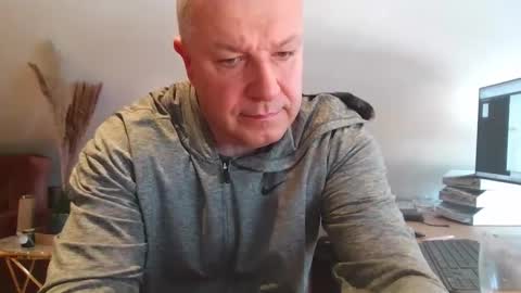 grau197077 online show from March 19, 2026, 10:19 am