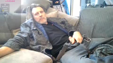 Snapshot of graylonewolf chatting on January 14, 2026, 7:19 pm Gray lone wolf online show from January 14, 2026, 7:19 pm