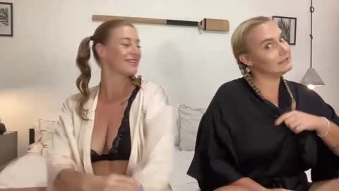 Snapshot of green_eyed_goddess_ chatting on January 5, 2025, 4:04 am Green Eyed Goddess online show from January 5, 2025, 4:04 am