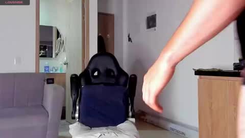 Snapshot of greeneyes_col chatting on February 4, 2025, 3:33 am Juan online show from February 4, 2025, 3:33 am