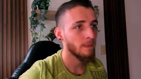 Snapshot of greeneyes_col chatting on November 20, 2025, 7:57 pm Juan online show from November 20, 2025, 7:57 pm