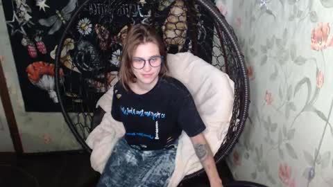 Snapshot of greenwitch9 chatting on September 18, 2025, 1:35 pm Lina online show from September 18, 2025, 1:35 pm