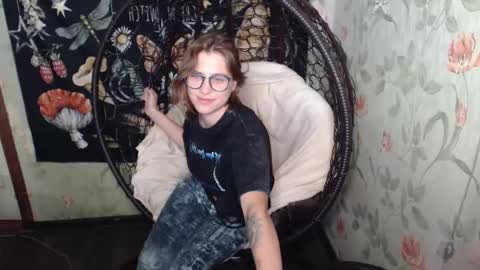 Snapshot of greenwitch9 chatting on September 19, 2025, 12:28 pm Lina online show from September 19, 2025, 12:28 pm