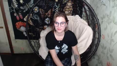 Snapshot of greenwitch9 chatting on October 4, 2025, 4:16 pm Lina online show from October 4, 2025, 4:16 pm