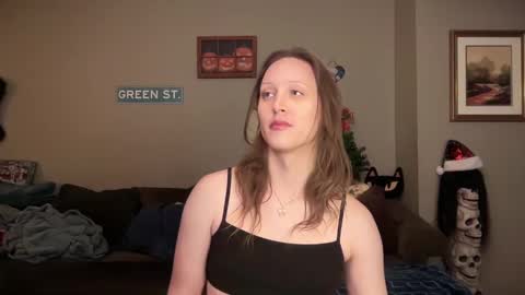 Snapshot of greenxxxqueen chatting on December 13, 2024, 9:35 am SexQueen Nikki online show from December 13, 2024, 9:35 am