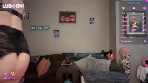 SexQueen Nikki online show from April 8, 2026, 10:32 pm