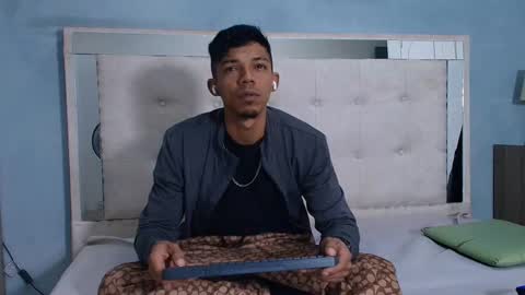 GregorySforza online show from September 18, 2025, 12:07 pm