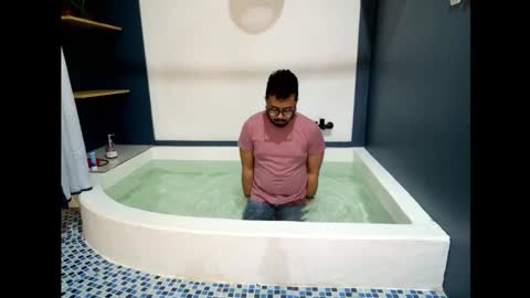 Snapshot of greybondage93 chatting on December 24, 2024, 8:16 pm Grey Hardy Slave online show from December 24, 2024, 8:16 pm