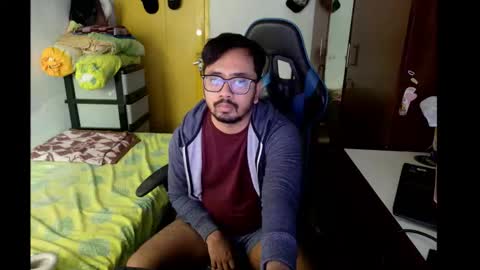 Snapshot of greybondage93 chatting on October 4, 2025, 2:09 am Grey Hardy Slave online show from October 4, 2025, 2:09 am