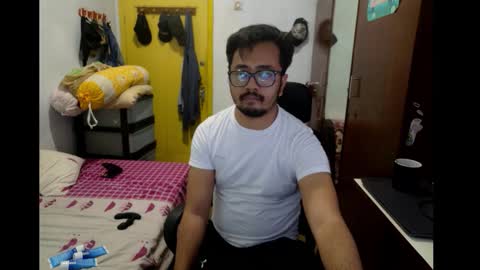 Snapshot of greybondage93 chatting on December 17, 2025, 4:57 pm Grey Hardy Slave online show from December 17, 2025, 4:57 pm