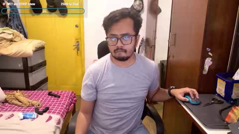 Snapshot of greybondage93 chatting on December 19, 2025, 3:41 pm Grey Hardy Slave online show from December 19, 2025, 3:41 pm