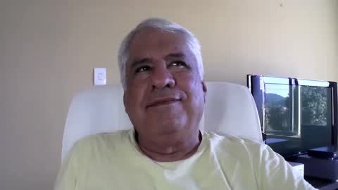 Snapshot of grisa01 chatting on May 2, 2026, 12:32 pm grisa01 online show from May 2, 2026, 12:32 pm
