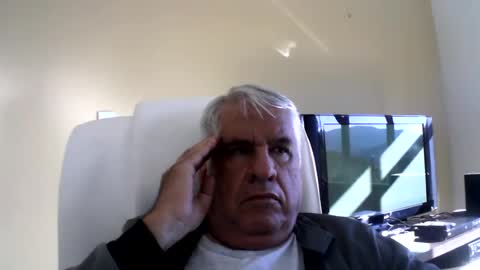 Snapshot of grisa01 chatting on June 19, 2026, 6:12 pm grisa01 online show from June 19, 2026, 6:12 pm