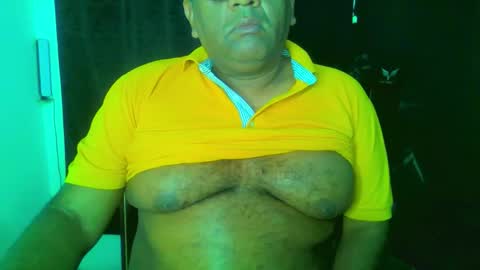 Snapshot of gryzzlybear chatting on November 16, 2025, 4:34 pm BEARGRYZZLY online show from November 16, 2025, 4:34 pm