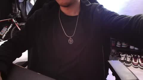 Guayaco  online show from February 23, 2025, 12:48 pm