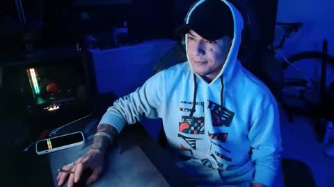 Guayaco  online show from November 22, 2025, 2:49 pm