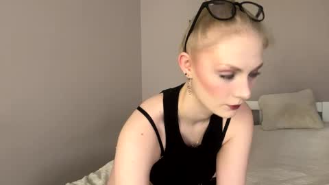 Vanessa online show from April 11, 2026, 6:07 am