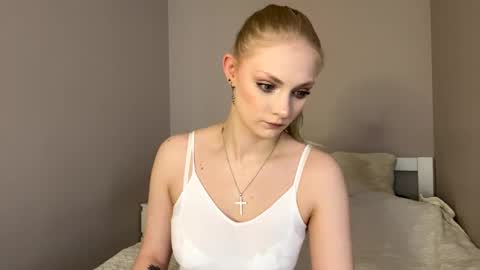 Vanessa online show from April 12, 2026, 6:29 am