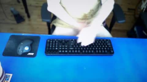 guesswhatigot2 online show from July 18, 2026, 6:06 am