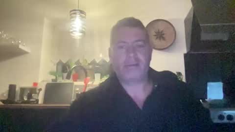guil0 online show from October 3, 2025, 6:54 am