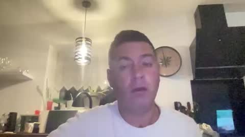 guil0 online show from October 7, 2025, 3:58 am