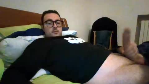 Snapshot of gullit93 chatting on February 4, 2026, 8:25 pm gullit93 online show from February 4, 2026, 8:25 pm