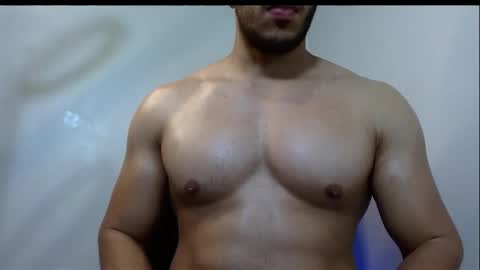 holl latino online show from April 15, 2026, 11:49 pm