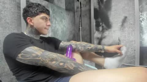 Snapshot of gury_tattoo chatting on May 15, 2026, 7:32 pm Gury online show from May 15, 2026, 7:32 pm