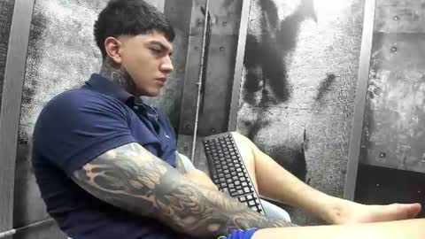 Snapshot of gury_tattoo chatting on June 12, 2026, 11:35 pm Gury online show from June 12, 2026, 11:35 pm