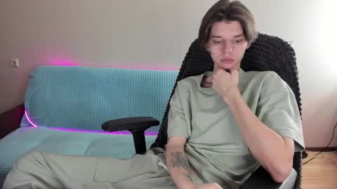 guy_liam1 online show from February 13, 2025, 2:20 pm