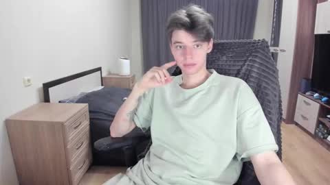 guy_liam1 online show from December 20, 2025, 7:32 pm