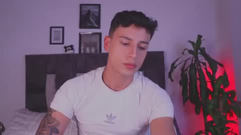 Snapshot of guy_twinks chatting on July 6, 2026, 5:48 am Gabriel online show from July 6, 2026, 5:48 am
