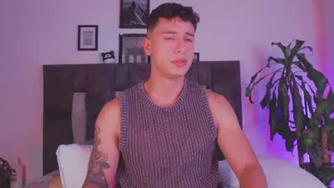Snapshot of guy_twinks chatting on July 18, 2026, 5:11 am Gabriel online show from July 18, 2026, 5:11 am