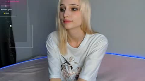 Snapshot of gwencase chatting on June 18, 2026, 7:40 pm Gwan online show from June 18, 2026, 7:40 pm