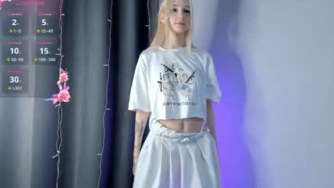 Snapshot of gwencase chatting on July 5, 2026, 8:49 pm Gwan online show from July 5, 2026, 8:49 pm