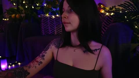 gwenhilton online show from February 26, 2025, 5:42 am