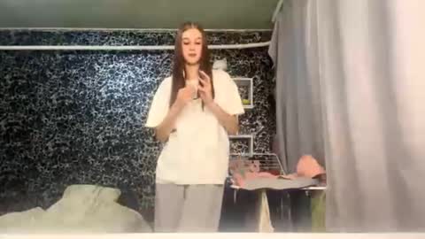 Gwen online show from September 29, 2025, 8:13 pm