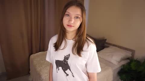 Snapshot of gwennielove chatting on February 1, 2026, 5:06 am Molly online show from February 1, 2026, 5:06 am