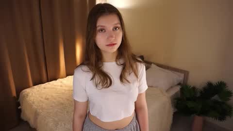 Snapshot of gwennielove chatting on March 1, 2026, 4:58 am Molly online show from March 1, 2026, 4:58 am