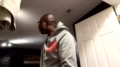 gyesaw1970 online show from December 1, 2025, 5:23 am