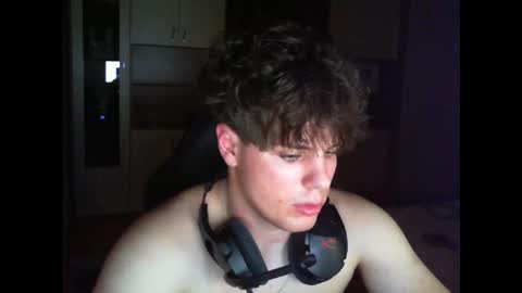 gymguy0505 online show from December 14, 2025, 10:03 pm