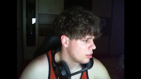 gymguy0505 online show from December 15, 2025, 11:09 pm