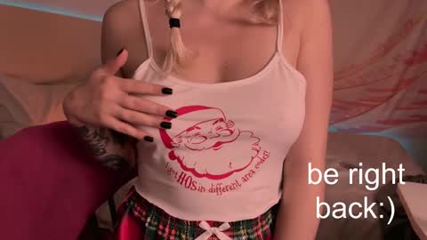 Snapshot of h2h0e chatting on February 15, 2025, 7:17 pm Lana online show from February 15, 2025, 7:17 pm